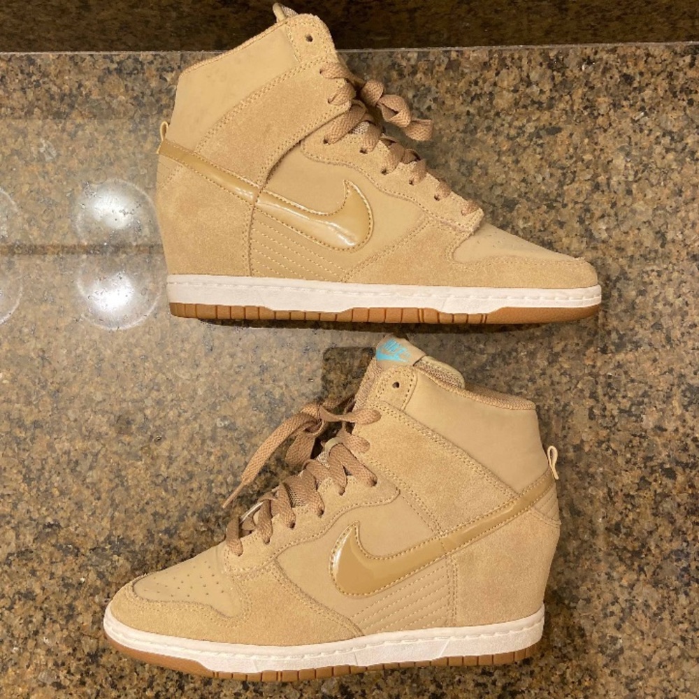 Nike Dunk Sky Hi Desert Camo women 8.5 Like New